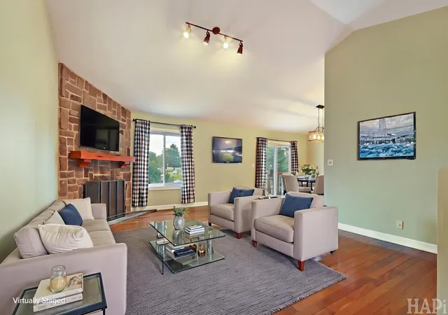 Photo 3 of Single family home for sale at 317 Quist Ct, Grayslake, IL 60030 | MLS# 12765230 | Listing updated on 2026-10-05
