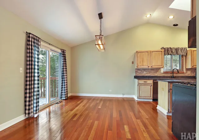 Photo 4 of Single family home for sale at 317 Quist Ct, Grayslake, IL 60030 | MLS# 12765230 | Listing updated on 2026-10-05