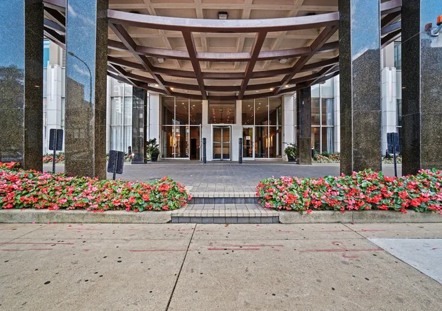 Photo 2 of Townhouse for sale at 655 W Irving Park Rd #1609, Chicago, IL 60613 | MLS# 12765239 | Listing updated on 2026-10-03