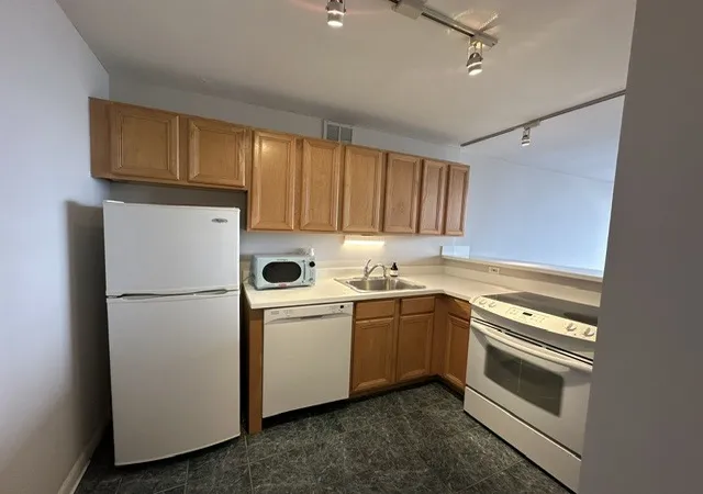 Photo 3 of Townhouse for sale at 655 W Irving Park Rd #1609, Chicago, IL 60613 | MLS# 12765239 | Listing updated on 2026-10-03