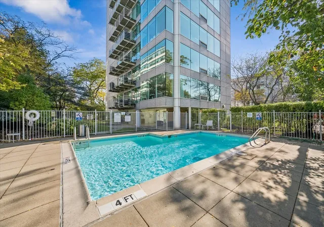 Listing Photo 2 - Condo for sale in building located at 1618 Sheridan Rd, Wilmette, IL 60091 - Unit #PH