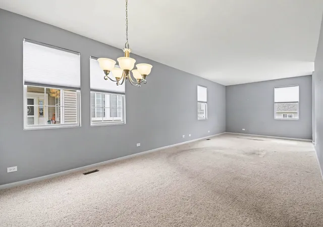 Photo 4 of Townhouse for sale at 8226 Woodview Ave, Joliet, IL 60431 | MLS# 12765243 | Listing updated on 2026-10-04
