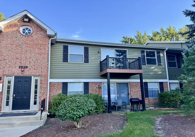 Listing Photo 1 - Condo for sale in building located at 1539 Raymond Dr, Naperville, IL 60563 - Unit #204