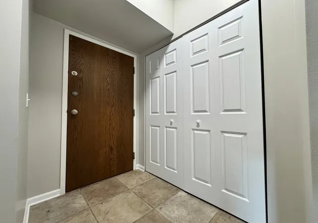 Listing Photo 3 - Condo for sale in building located at 1539 Raymond Dr, Naperville, IL 60563 - Unit #204