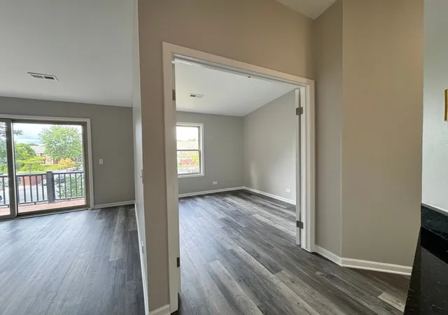 Listing Photo 4 - Condo for sale in building located at 1539 Raymond Dr, Naperville, IL 60563 - Unit #204