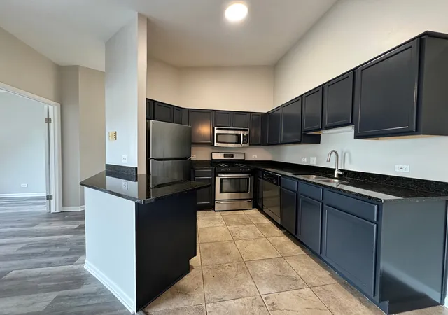 Listing Photo 5 - Condo for sale in building located at 1539 Raymond Dr, Naperville, IL 60563 - Unit #204