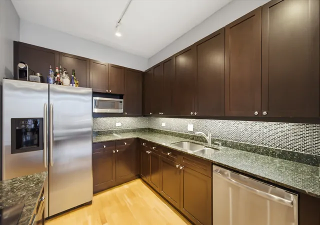 Photo 3 of Condo for sale at 737 W Washington Blvd #904, Chicago, IL 60661 | MLS# 12765250 | Listing updated on 2026-09-22