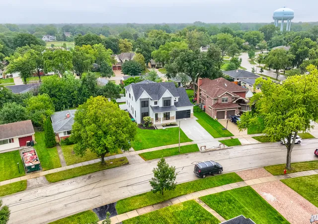 Photo 3 of Single family home for sale at 1515 N Fernandez Pl, Arlington Heights, IL 60004 | MLS# 12765251 | Listing updated on 2026-09-24