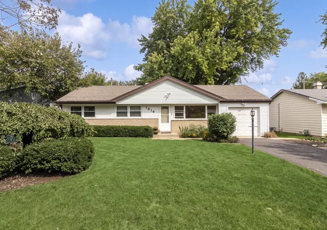 Photo 1 of Single family home for sale at 1814 Grandview Dr, Johnsburg, IL 60051 | MLS# 12765256 | Listing updated on 2026-09-30