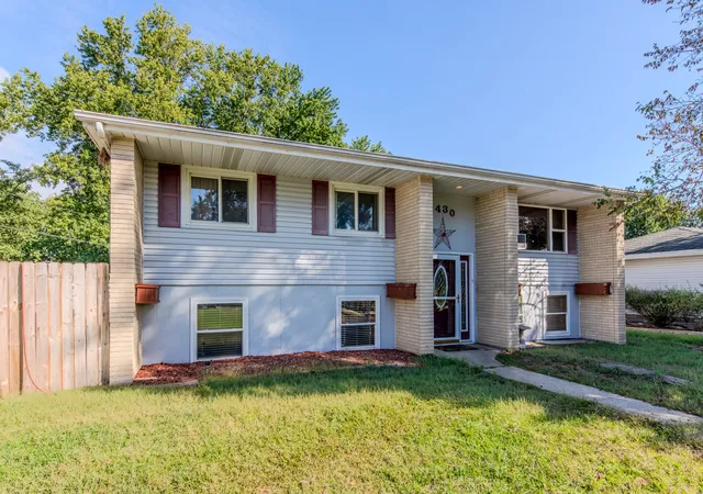 Single family home for sale at 1430 Lantern Ln, Morris, IL 60450 | MLS# 12765260