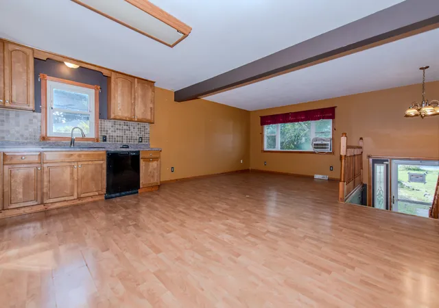 Photo 4 of Single family home for sale at 1430 Lantern Ln, Morris, IL 60450 | MLS# 12765260 | Listing updated on 2026-10-10