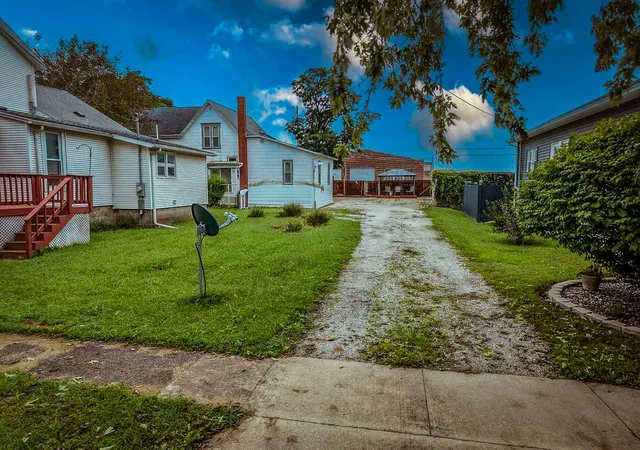 Photo 4 of Single family home for sale at 223 N 3rd Street, Watseka, IL 60970 | MLS# 12765262 | Listing updated on 2026-09-23