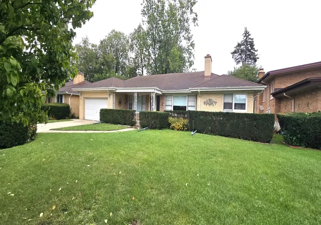 Photo 2 of Sale Pending at 6425 N Knox Ave, Lincolnwood, IL 60712 | MLS# 12765263 | Listing updated on 2026-10-01