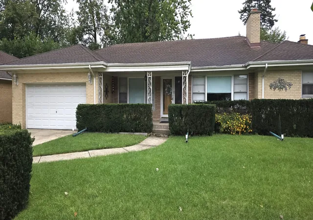 Photo 3 of Sale Pending at 6425 N Knox Ave, Lincolnwood, IL 60712 | MLS# 12765263 | Listing updated on 2026-10-01