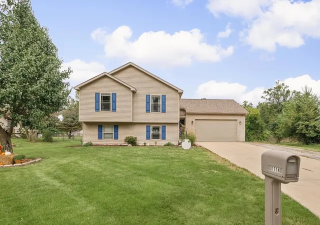 Photo 2 of Single family home for sale at 1714 Phillippe Dr, Mahomet, IL 61853 | MLS# 12765267 | Listing updated on 2026-09-30