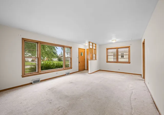 Photo 3 of Single family home for sale at 152 S Fremont St, Palatine, IL 60067 | MLS# 12765275 | Listing updated on 2026-09-21