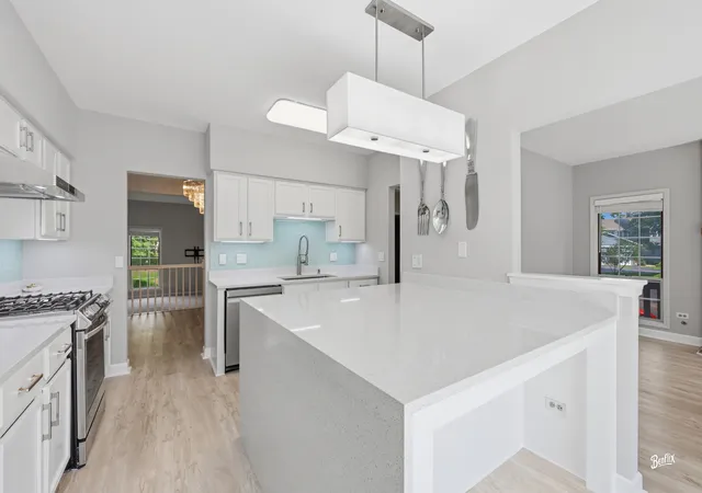 Photo 4 of Townhouse for sale at 537 W Parkside Dr, Palatine, IL 60067 | MLS# 12765283 | Listing updated on 2026-09-23