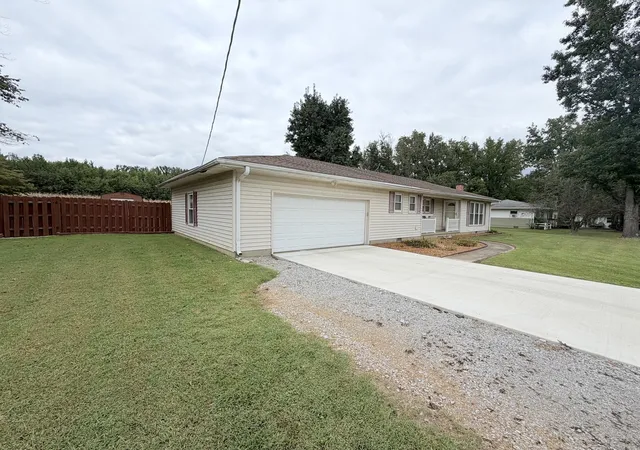 Photo 4 of Single family home for sale at 5730 US 45 Hwy S, Harrisburg, IL 62946 | MLS# 12765284 | Listing updated on 2026-09-25