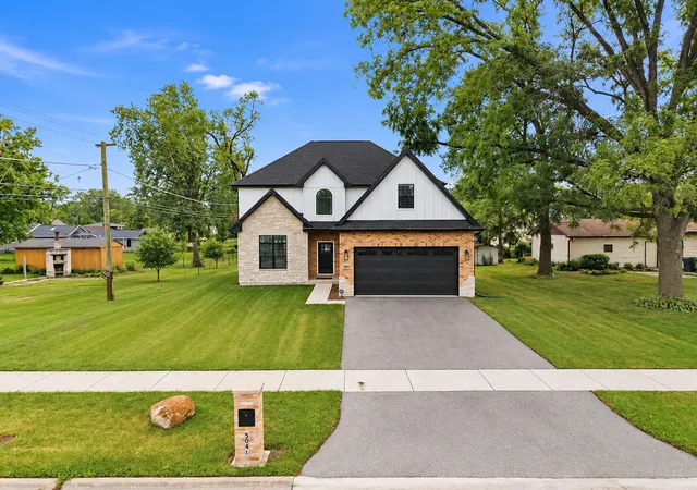 Photo 2 of Single family home for sale at 5041 137th Street, Crestwood, IL 60418 | MLS# 12765285 | Listing updated on 2026-09-28