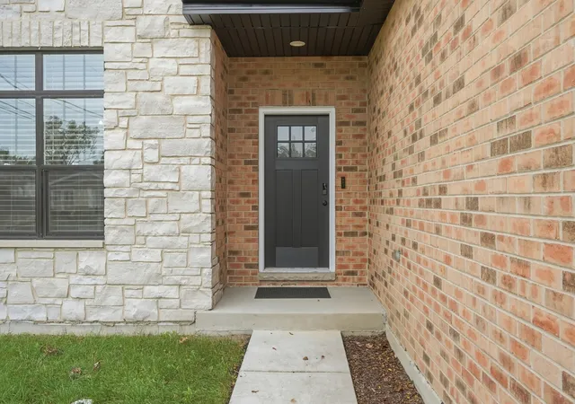 Photo 4 of Single family home for sale at 5041 137th Street, Crestwood, IL 60418 | MLS# 12765285 | Listing updated on 2026-09-28