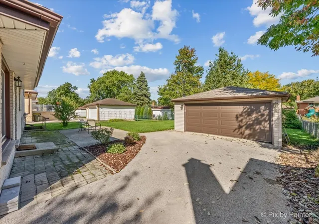 Photo 3 of Single family home for sale at 549 Forest Preserve Dr, Wood Dale, IL 60191 | MLS# 12765300 | Listing updated on 2026-10-05