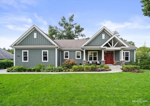 Photo 1 of Single family home for sale at 25 Retreat Ct, South Elgin, IL 60124 | MLS# 12765301 | Listing updated on 2026-09-24