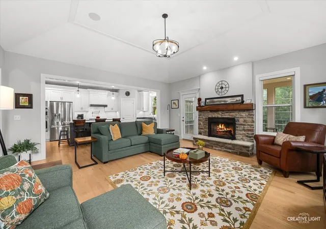 Photo 3 of Single family home for sale at 25 Retreat Ct, South Elgin, IL 60124 | MLS# 12765301 | Listing updated on 2026-09-24