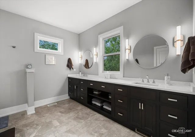 Photo 4 of Single family home for sale at 25 Retreat Ct, South Elgin, IL 60124 | MLS# 12765301 | Listing updated on 2026-09-24
