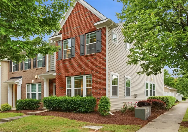 Photo 2 of Townhouse for sale at 18439 The Cmns Blvd, Cornelius, NC 28031 | MLS# 12765306 | Listing updated on 2026-10-02