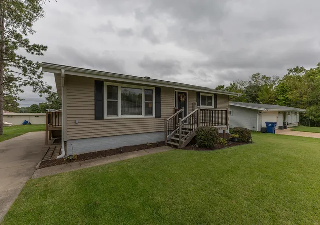 Photo NaN of Single family home for sale at 307 7th Avenue, Andalusia, IL 61232 | MLS# 12765319 | Listing updated on 2026-09-22