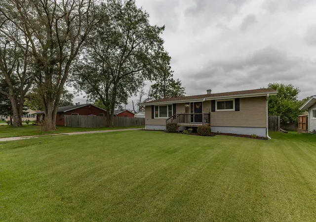 Photo 3 of Single family home for sale at 307 7th Avenue, Andalusia, IL 61232 | MLS# 12765319 | Listing updated on 2026-09-24