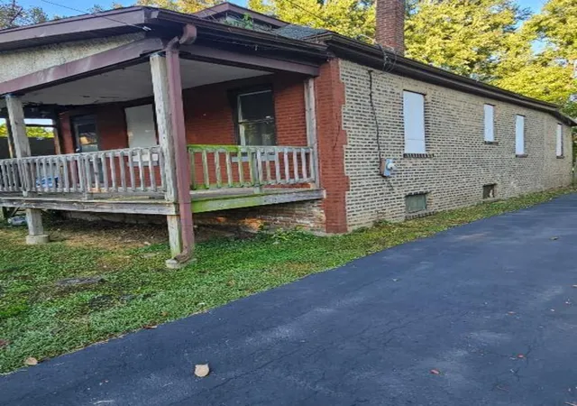 Photo 3 of Single family home for sale at 14946 Perry Ave, South Holland, IL 60473 | MLS# 12765337 | Listing updated on 2026-09-23