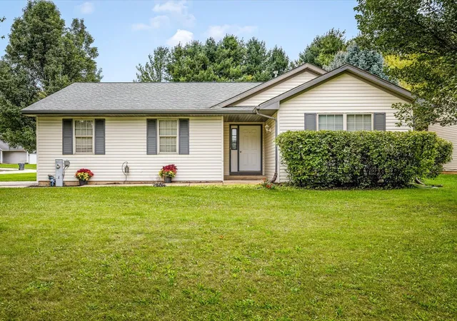 Photo 1 of Single family home for sale at 101 Gables Dr Sw, Poplar Grove, IL 61065 | MLS# 12765353 | Listing updated on 2026-09-27