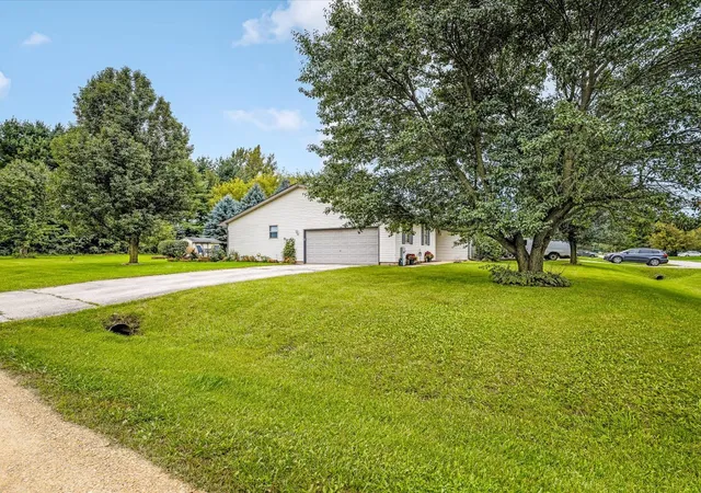 Photo 3 of Single family home for sale at 101 Gables Dr Sw, Poplar Grove, IL 61065 | MLS# 12765353 | Listing updated on 2026-09-27