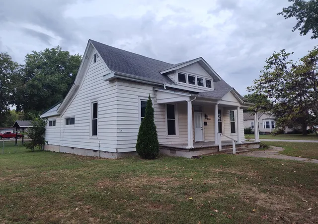 Photo 2 of Sale Pending at 600 S Washington St, Mcleansboro, IL 62859 | MLS# 12765360 | Listing updated on 2026-10-20