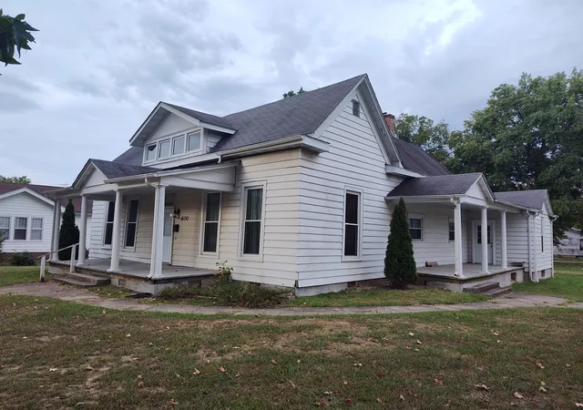 Photo 3 of Sale Pending at 600 S Washington St, Mcleansboro, IL 62859 | MLS# 12765360 | Listing updated on 2026-10-20