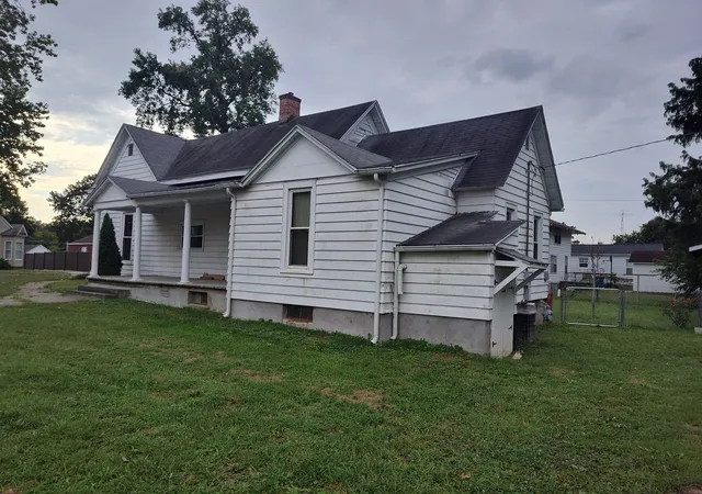 Photo 3 of Sale Pending at 600 S Washington St, Mcleansboro, IL 62859 | MLS# 12765360 | Listing updated on 2026-10-20