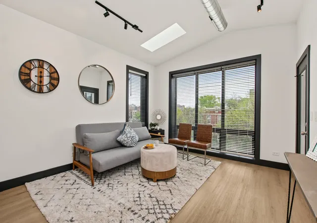Listing Photo 4 - Condo for sale in building located at 6506 S Ingleside Ave, Chicago, IL 60637