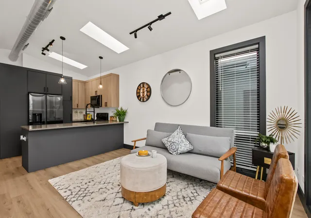 Listing Photo 5 - Condo for sale in building located at 6506 S Ingleside Ave, Chicago, IL 60637