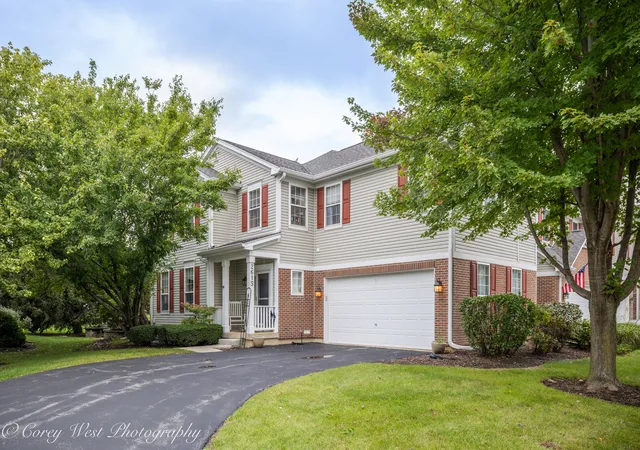 Photo 3 of Townhouse for sale at 2615 Lorraine Cir, Geneva, IL 60134 | MLS# 12765363 | Listing updated on 2026-09-24