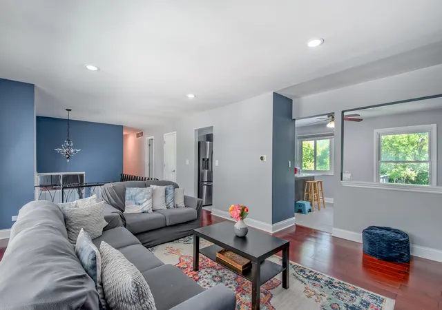Photo 4 of Single family home for sale at 1099 Stratford Ln, Hanover Park, IL 60133 | MLS# 12765370 | Listing updated on 2026-09-21