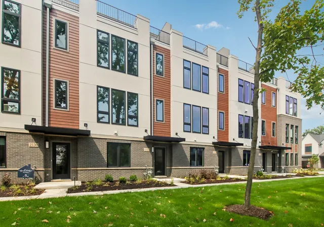 Photo 3 of Townhouse for sale at 2122 Iron Ridge Ln, Naperville, IL 60563 | MLS# 12765386 | Listing updated on 2026-09-22