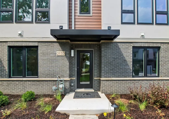 Photo 3 of Townhouse for sale at 2122 Iron Ridge Ln, Naperville, IL 60563 | MLS# 12765386 | Listing updated on 2026-09-22
