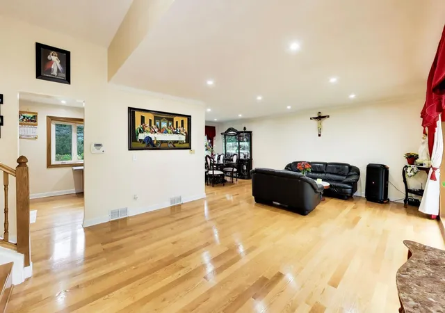 Photo 4 of Single family home for sale at 911 S Elmhurst Rd, Mount Prospect, IL 60056 | MLS# 12765396 | Listing updated on 2026-09-25
