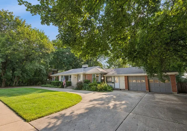 Photo 2 of Land for sale at 412 Dundee Ave, Barrington, IL 60010 | MLS# 12765398 | Listing updated on 2026-09-21