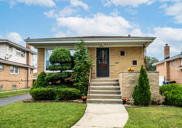 Photo 1 of Single family home for sale at 9305 Major Ave, Oak Lawn, IL 60453 | MLS# 12765405 | Listing updated on 2026-09-26