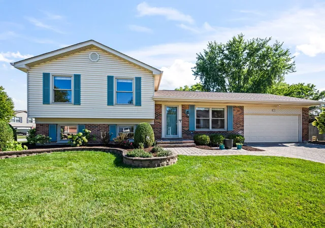 Single family home for sale at 1101 Pheasant Ridge Dr, Lake Zurich, IL 60047 | MLS# 12765406