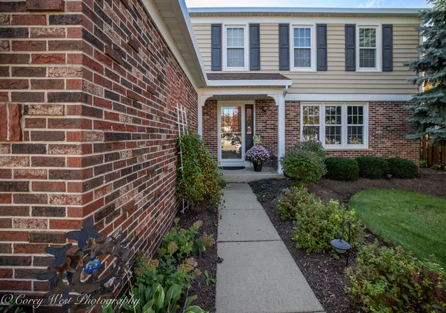 Photo 2 of Single family home for sale at 410 Stonewood Cir, Carol Stream, IL 60188 | MLS# 12765418 | Listing updated on 2026-10-28
