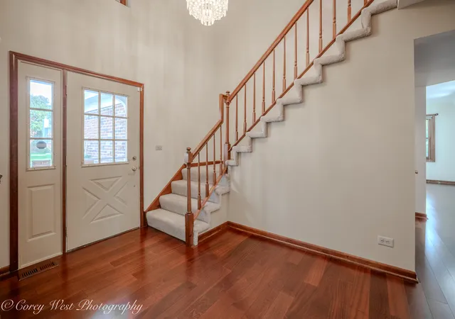 Photo 4 of Single family home for sale at 410 Stonewood Cir, Carol Stream, IL 60188 | MLS# 12765418 | Listing updated on 2026-10-28