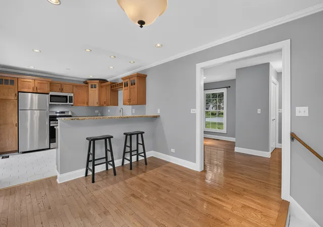 Photo 4 of Single family home for sale at 352 Berry Dr, Naperville, IL 60540 | MLS# 12765421 | Listing updated on 2026-10-06